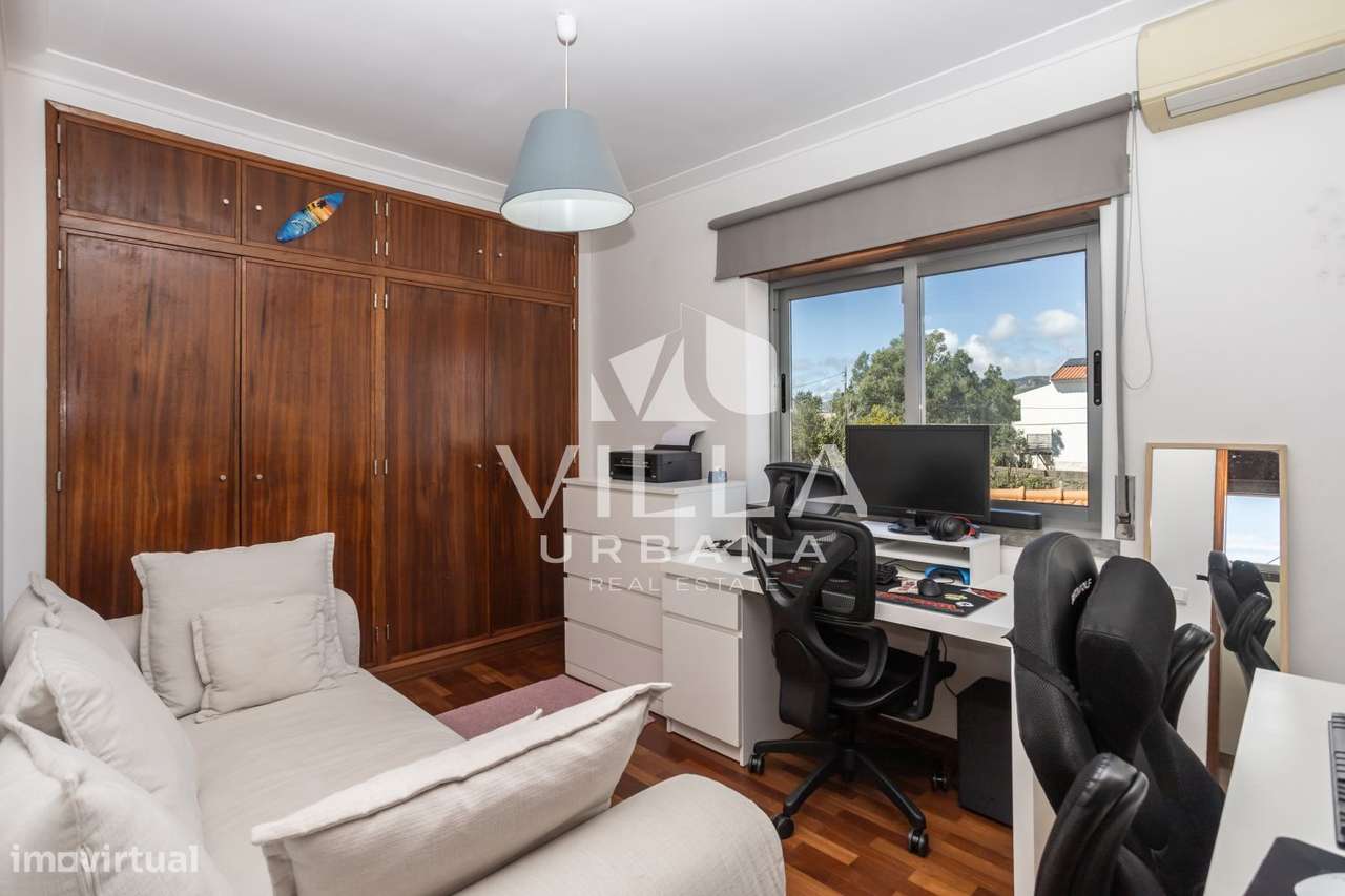 Moradia T3 com Excelentes Áreas, Garagem e Espaço Exterior em Alcabi-43