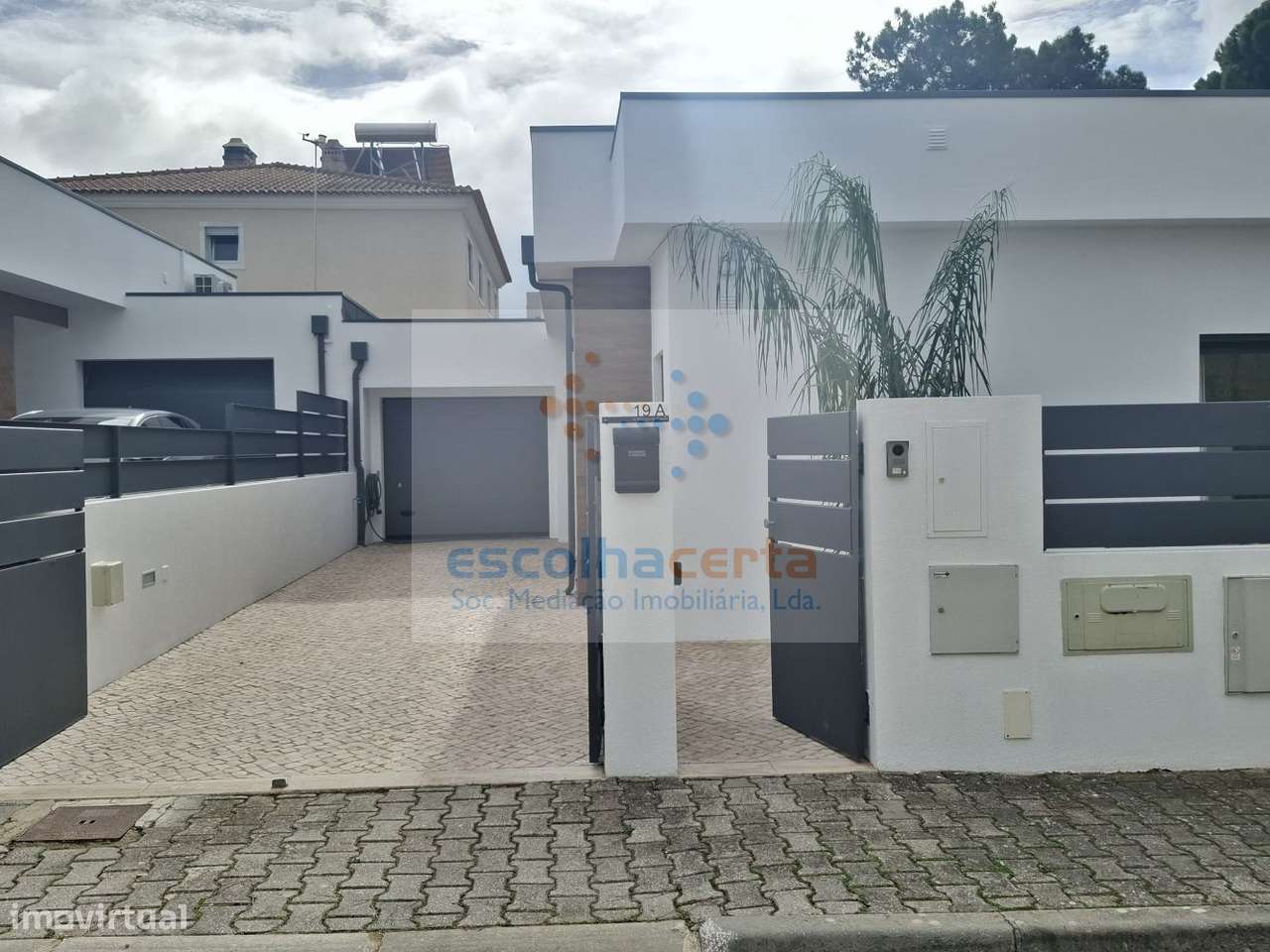 Oportunidade Excelente Moradia Térrea T4 Com Piscina de agua salgada-39