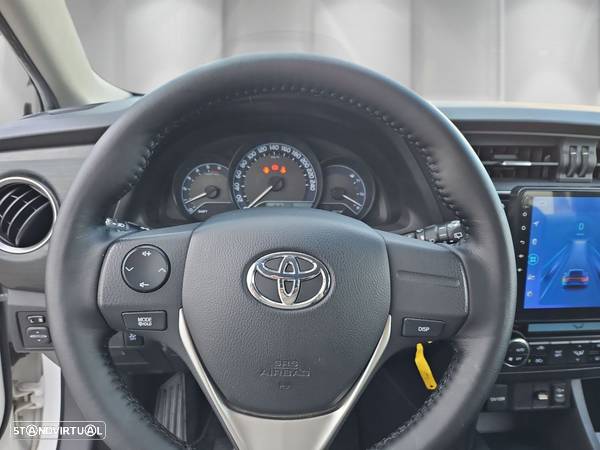 Toyota Auris 1.4 D-4D Com. +P.Sport+Navi - 4
