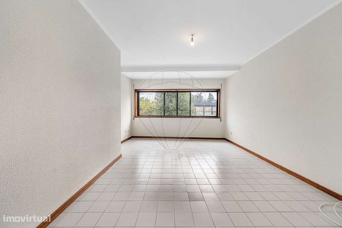 Apartamento T2+1 Renovado no Coração de Vila Nova de Famalicão-3