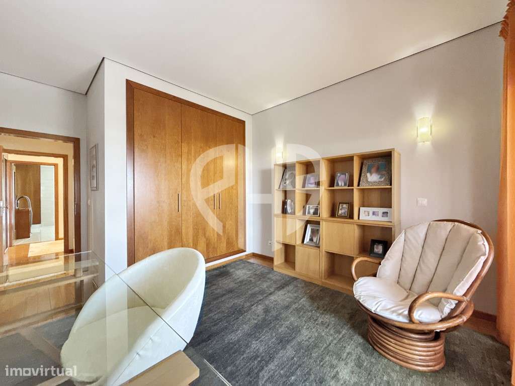 Apartamento T3+1 Duplex C/Terraço 250m2 // Condominio-32