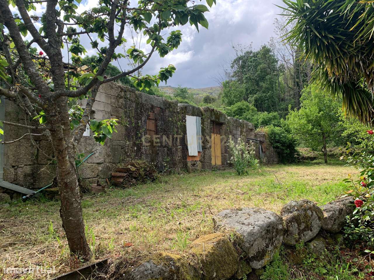 Moradias Urbanas para reconstruir e Terreno Rústico - Junto ao Bar Per - Grande imagem: 2/14