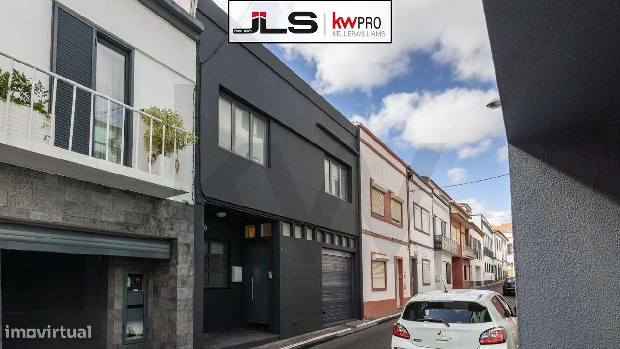 Moradia V4 no Centro Histórico de Ponta Delgada - Grande imagem: 1/36