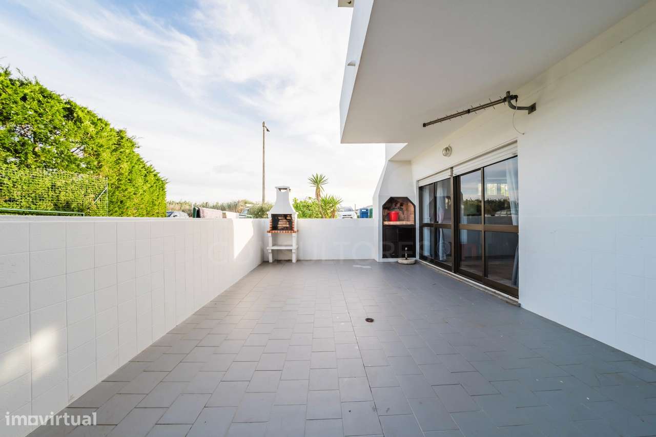 Excelente apartamento T0+2 no Sol Village I, a apenas 500 metros da... - Grande imagem: 5/25