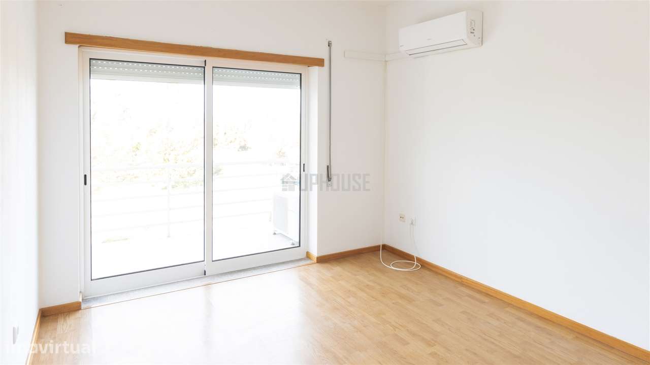Apartamento T2 com Garagem Fechada - A Dois Minutos do Centro de Viseu-12