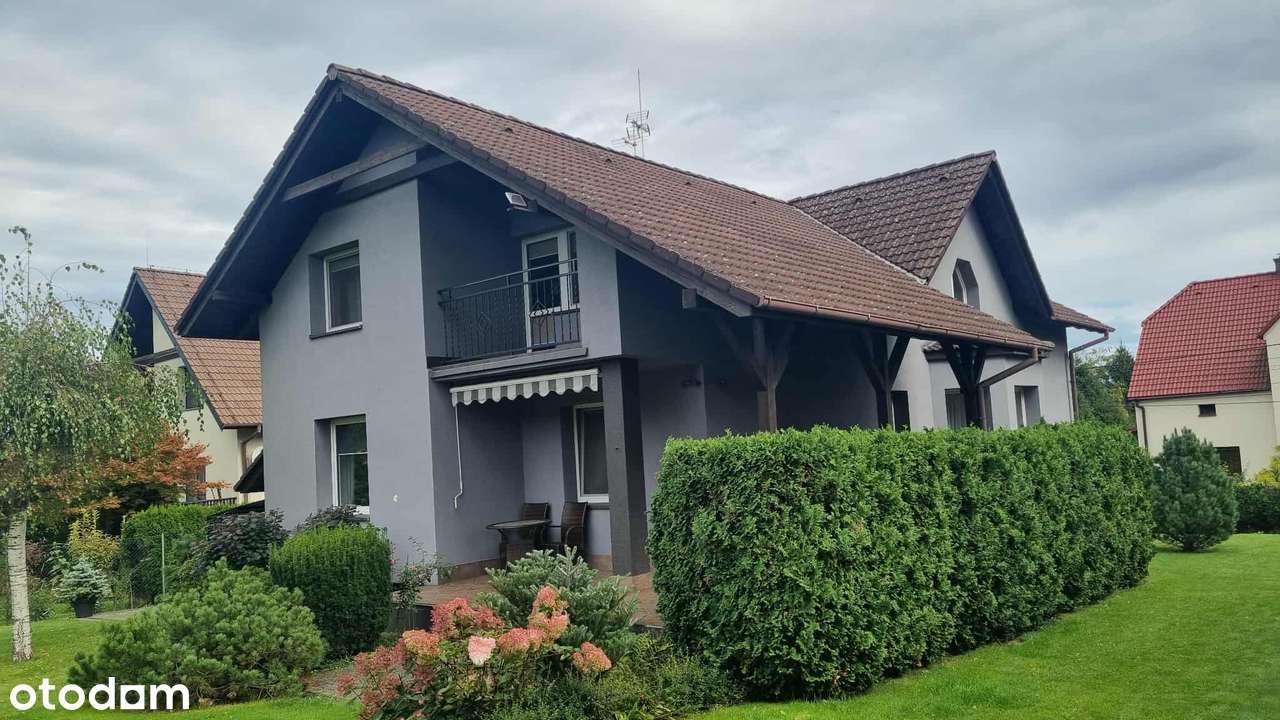 Zadbany dom w Cieszynie w dzielnicy Mnisztwo.-1