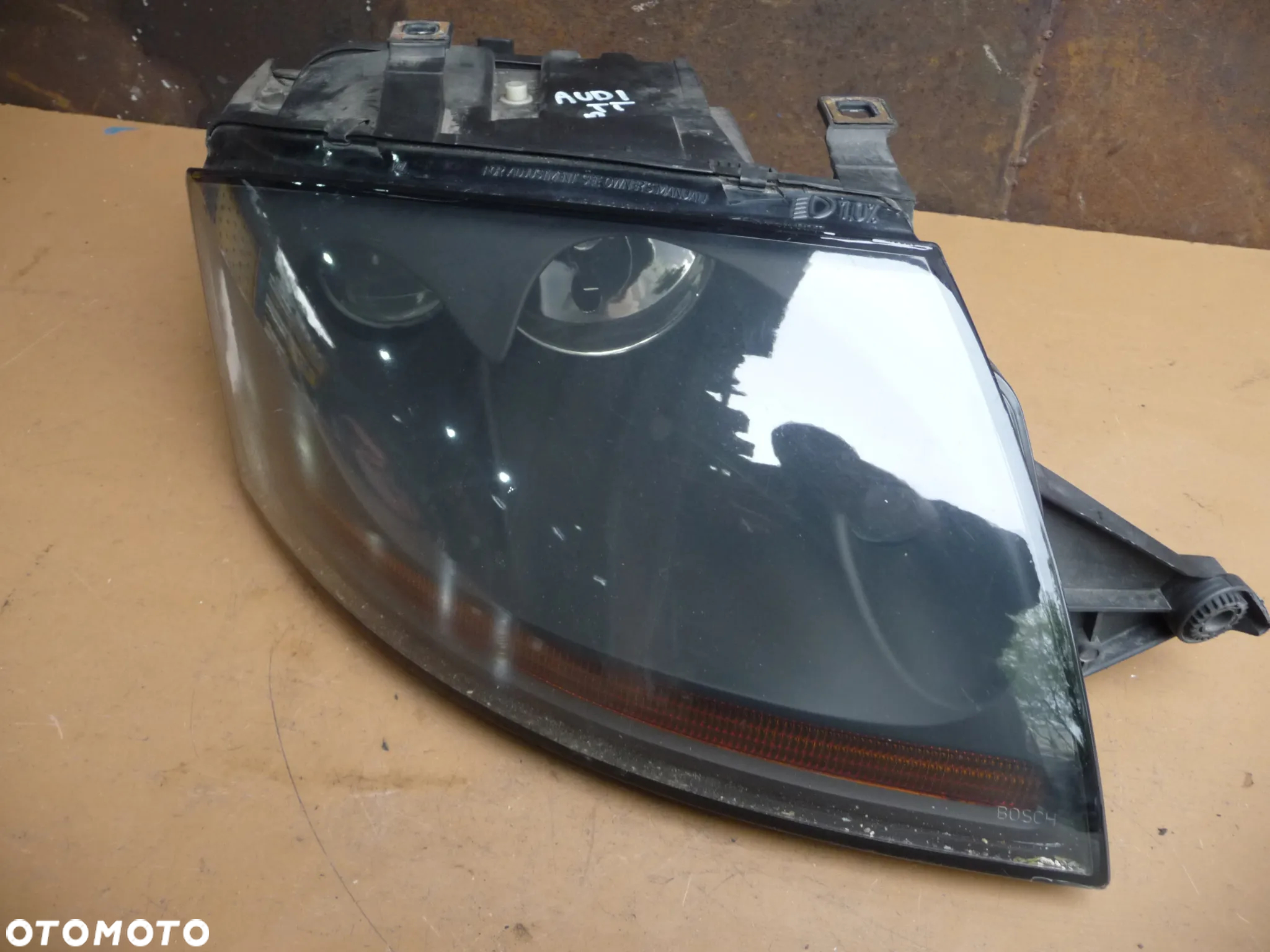 AUDI TT 8N LAMPA REFLEKTOR PRAWY PRZÓD PRZEDNIA PRAWA ZWYKŁA - 8