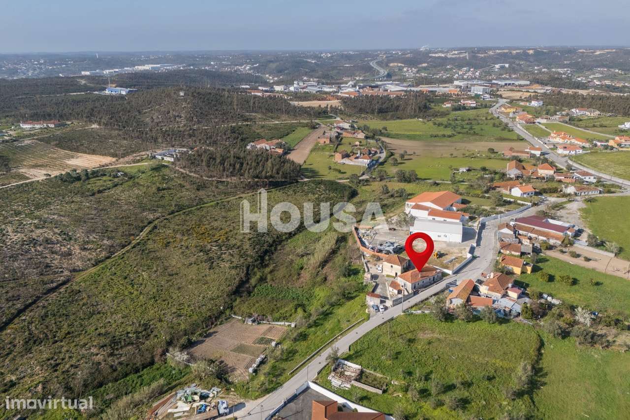 Moradia T3 com terreno de 2.157 m² – Raposeira, Colmeias | Leiria-53