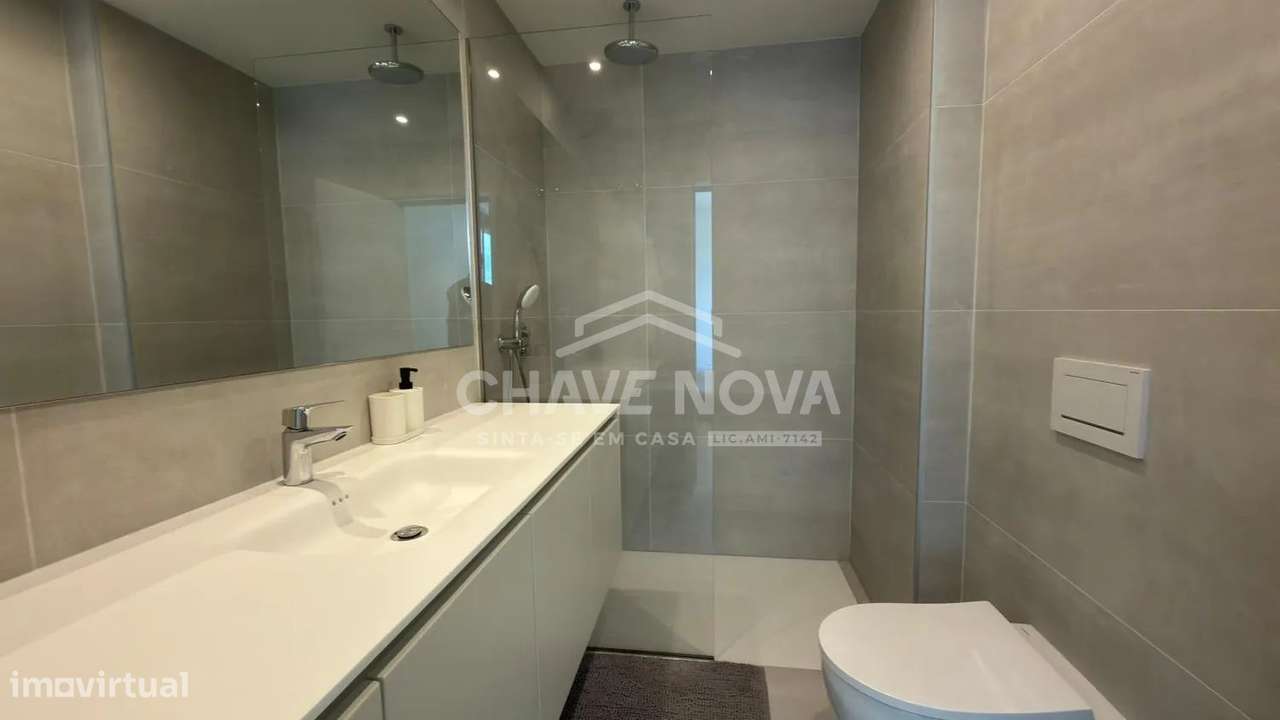 Apartamento T3 Novo c/ 2 Lugares de Garagem em Oliveira do Douro-8