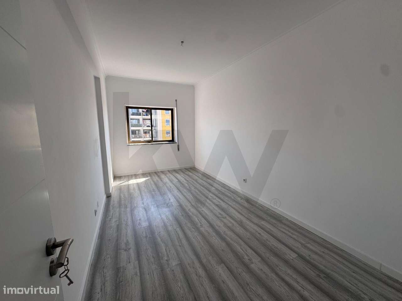 Apartamento T2+1 no centro da Cruz de Pau - Rua 25 de Abril-10
