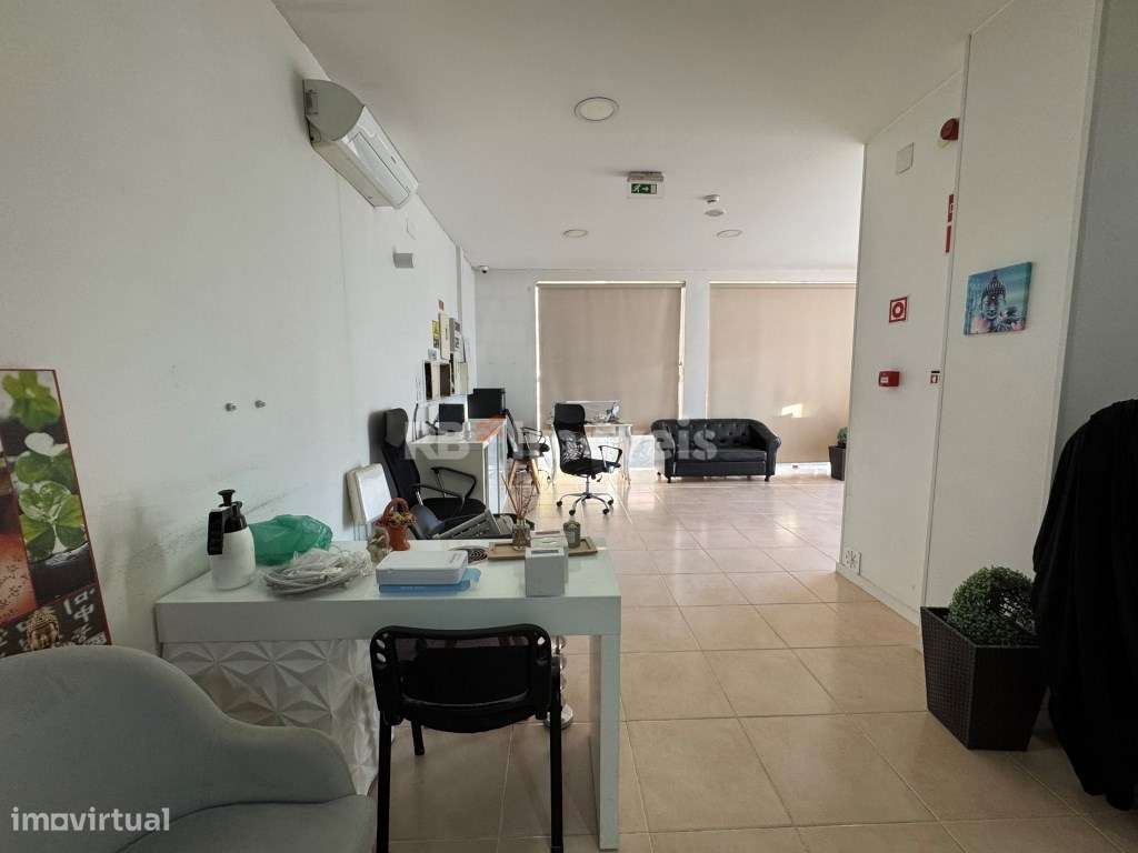 Loja com 109,80 m2 situada no centro do Entroncamento - Grande imagem: 2/30