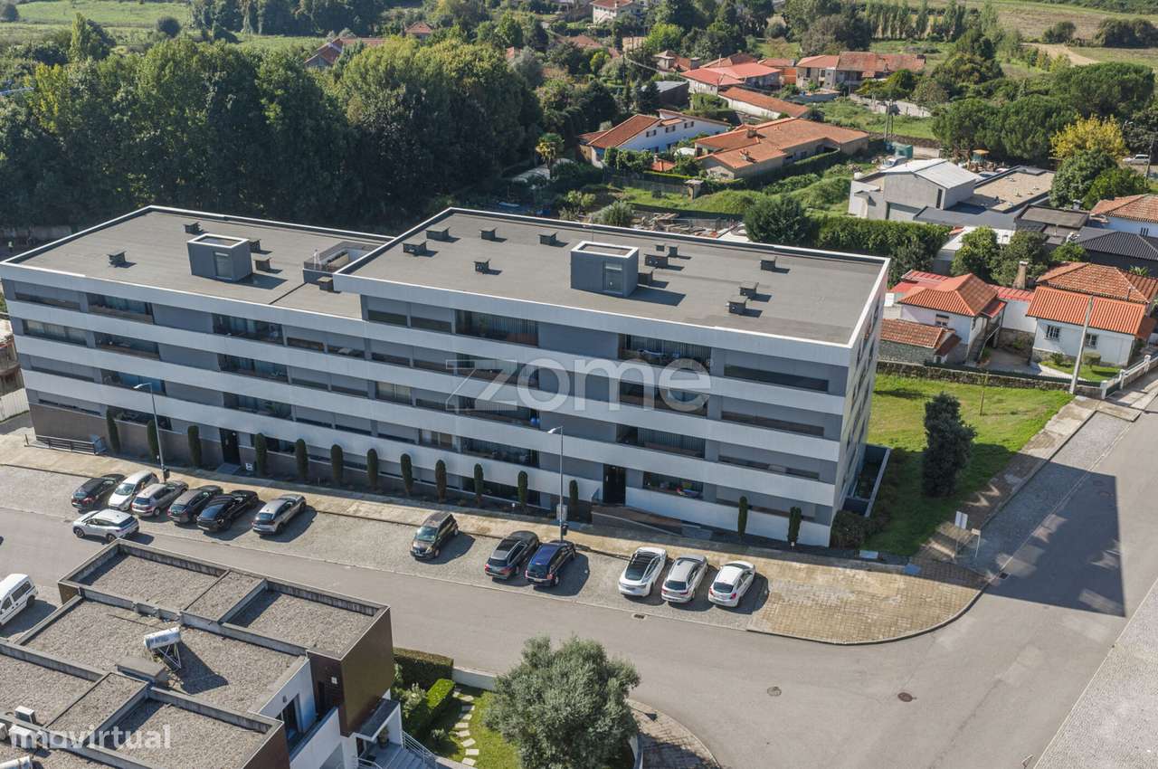 Apartamento T3 Semi-Novo em Calendário-31