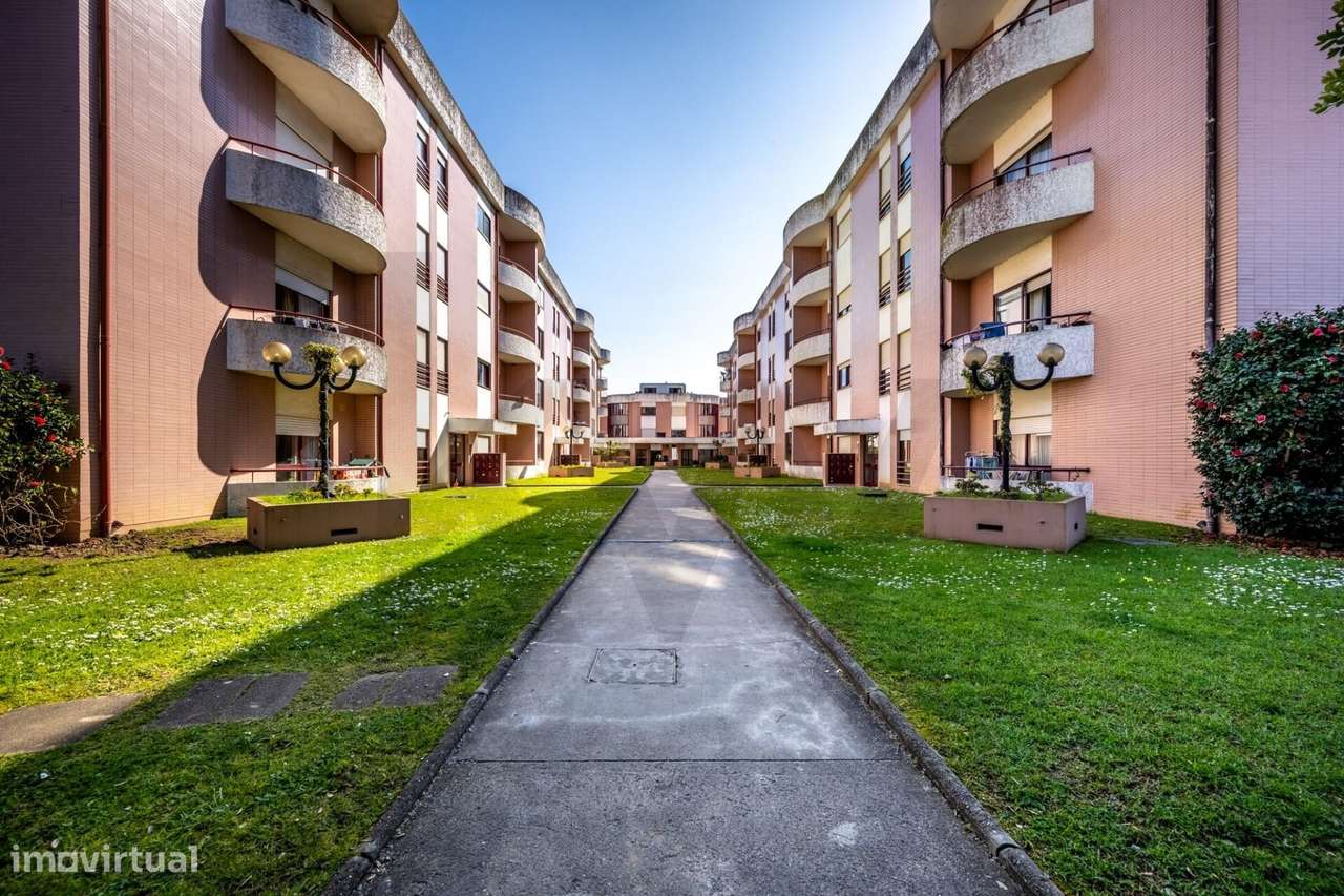 T2 em Renovação completa — Condomínio Fechado em Francelos — Praia e C - Grande imagem: 4/24