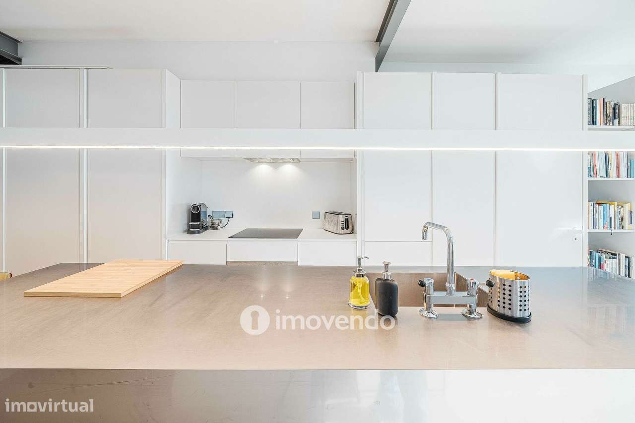 Apartamento T2 com cozinha equipada e mobilado, nas Amoreiras-23