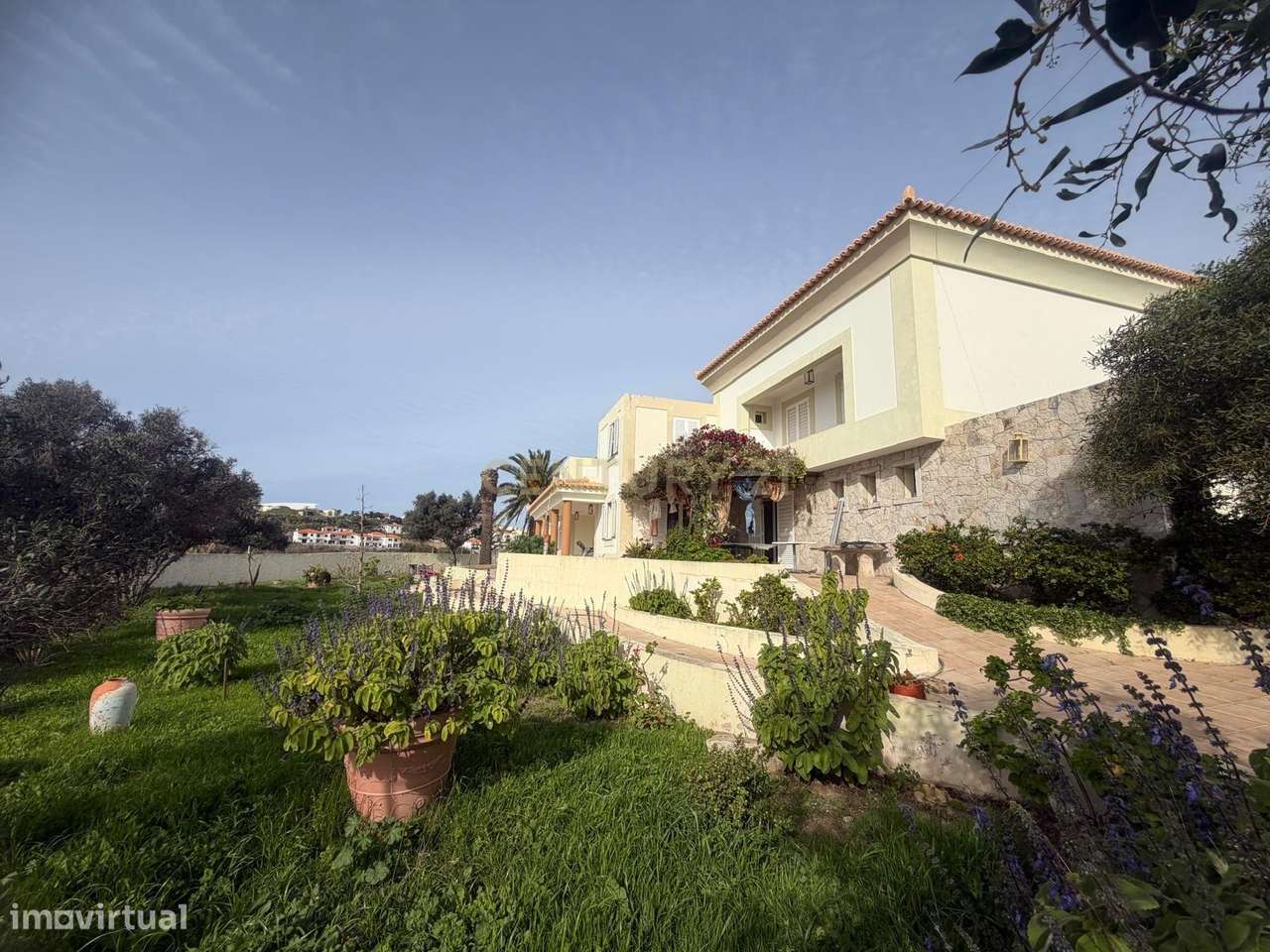 Moradia T4 com Suite | Terreno amplo | Localização privilegiada no Por - Grande imagem: 4/26