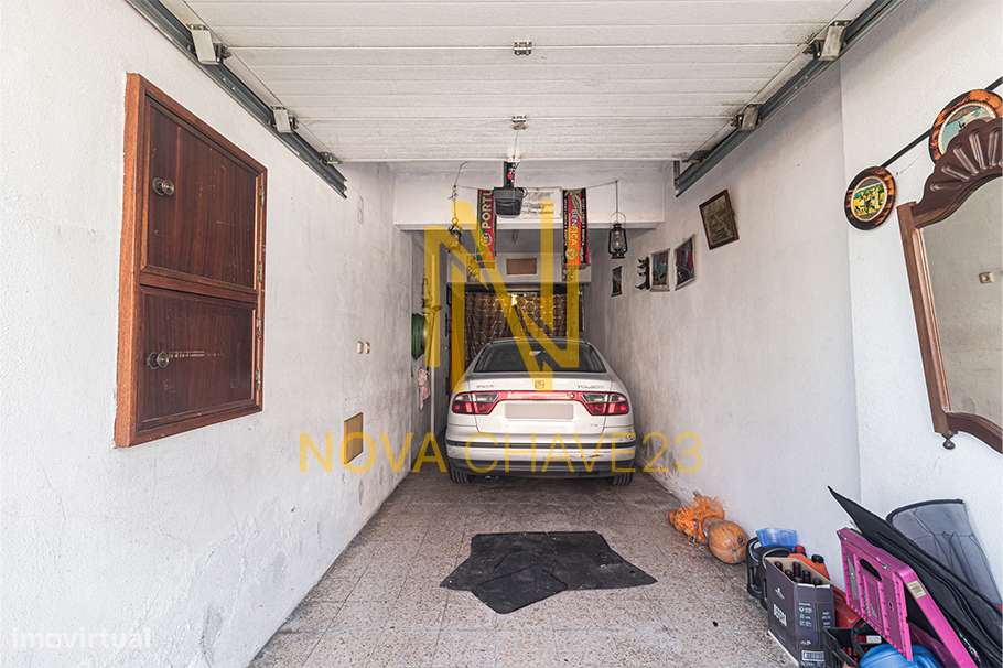 Garagem 34 m² no Monte da Tapada | Portão Automático | Com Água e Luz - Grande imagem: 2/5