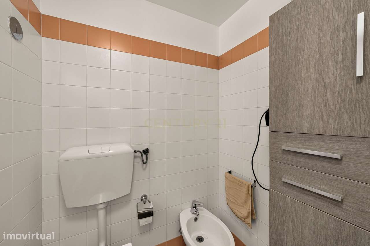 Apartamento T3 com parqueamento privativo (Monte da Caparica)-15
