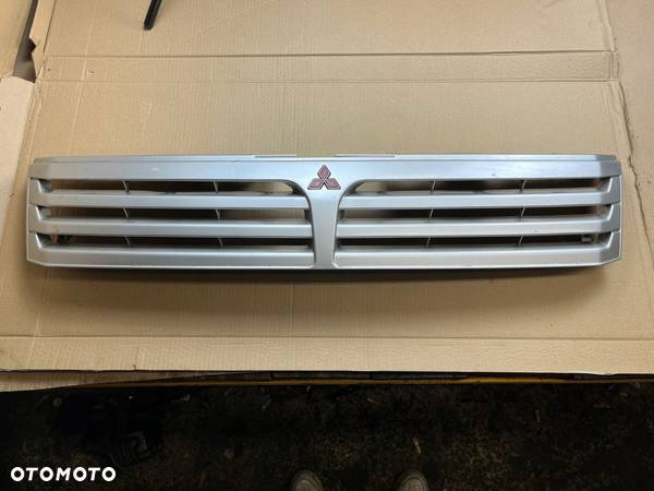 mitsubishi space wagon III grill atrapa MR275627 - 1