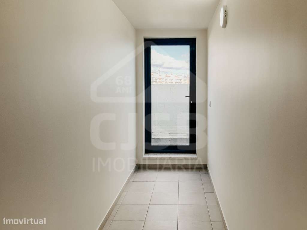 Apartamento T2 Torre da Marinha-30