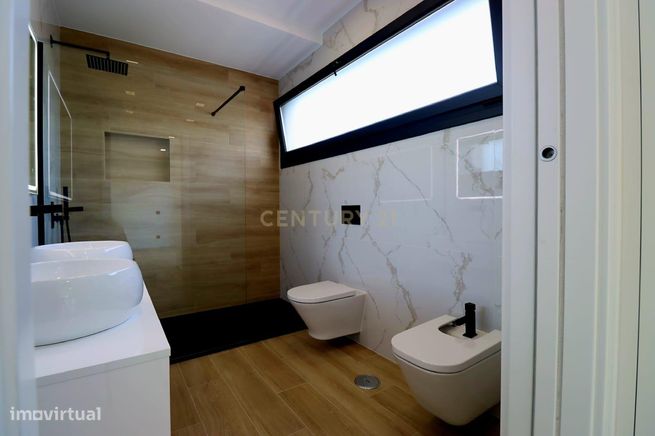 Luxuosa moradia isolada de 5 assoalhadas com excelentes áreas - piscin-33