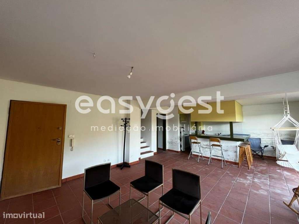 Apartamento T2 Duplex com boas áreas e uma localização fantástica - Grande imagem: 5/23