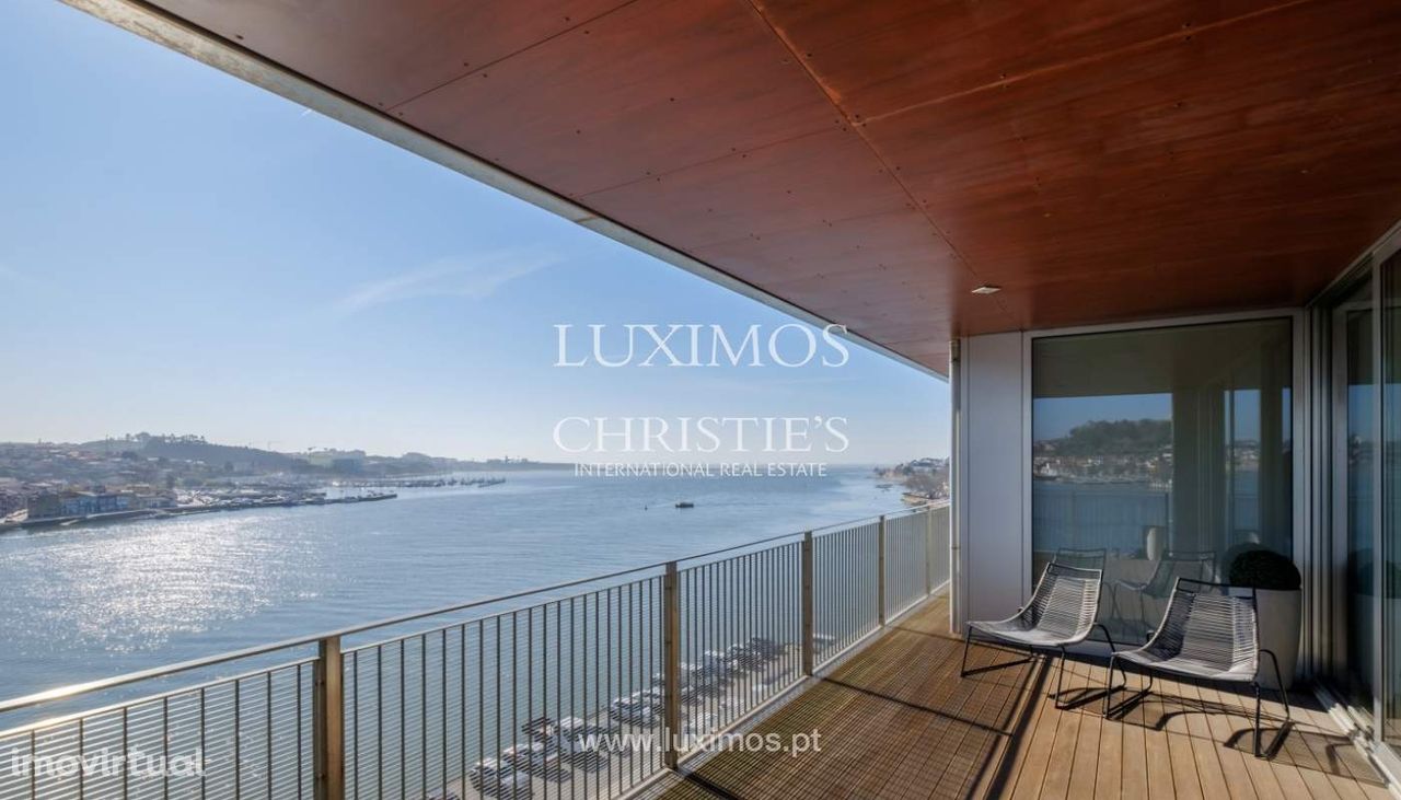 Apartamento de luxo em primeira linha do rio Douro, no Porto
