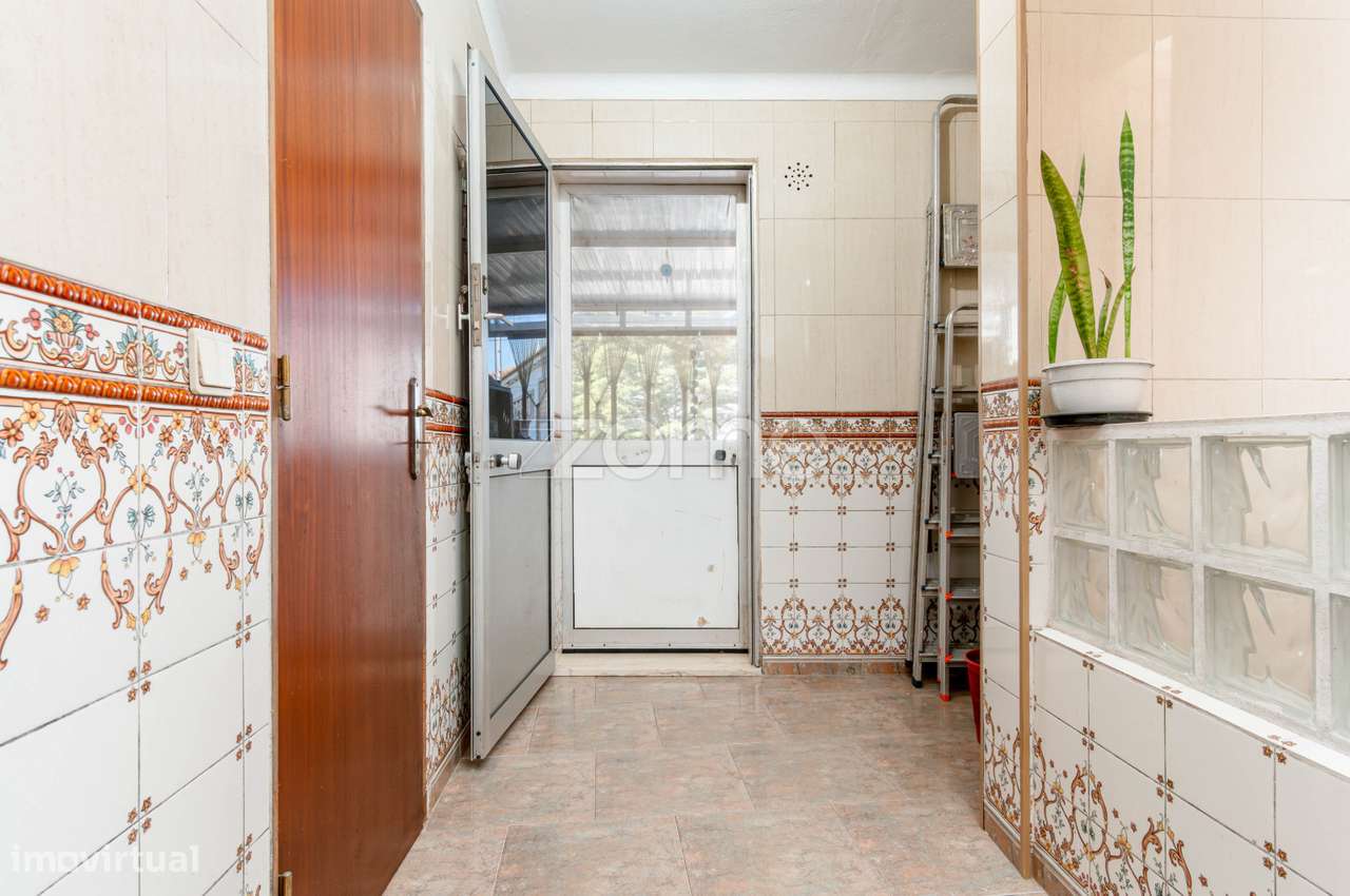 Moradia T1 + 1 Azambuja com Espaço Comercial-31