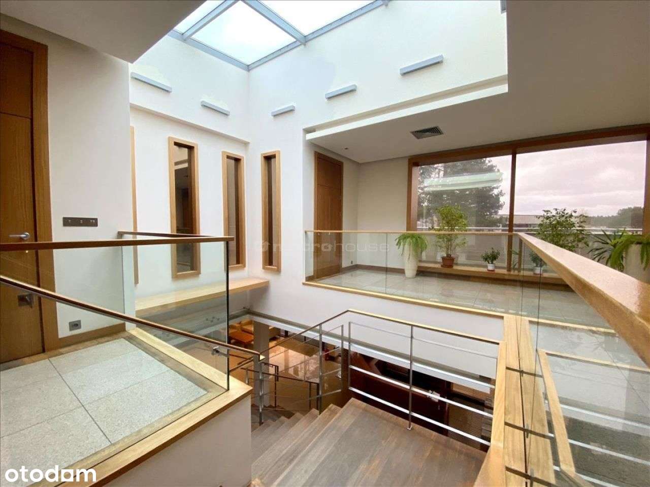 Nowoczesny biurowiec z halą magazynową - Pełny obrazek: 5/14