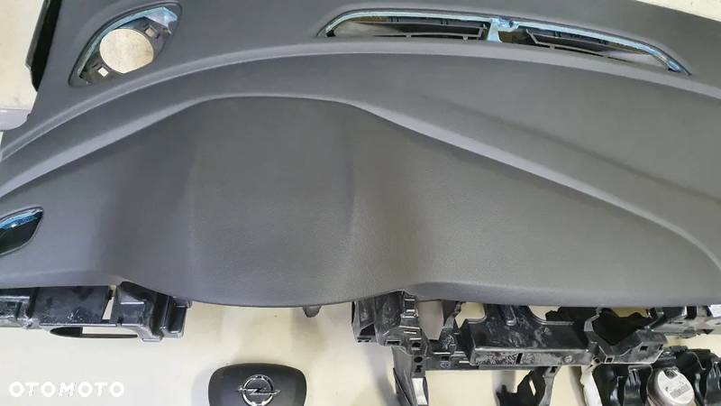 Opel Corsa F  Deska airbag konsola kokpit pas - 2