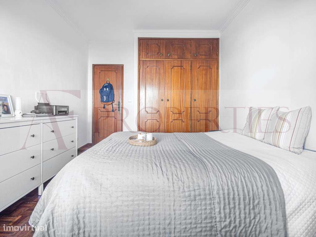 Apartamento T2 Luminoso e Remodelado em Zona Tranquila da Rinchoa-10