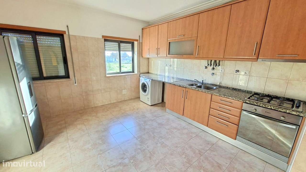 Apartamento T2 com 124m2 com garagem e arrecadação no Montijo - Grande imagem: 4/15