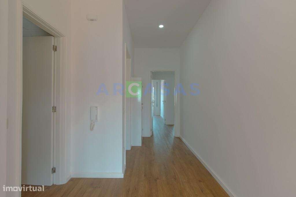 Apartamento T3 com garagem e varandas em Águas Santas, Maia-5