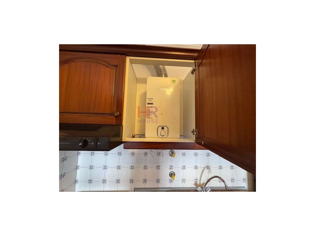 Vende-se T2 com garagem completamente mobilado e equipado.-8