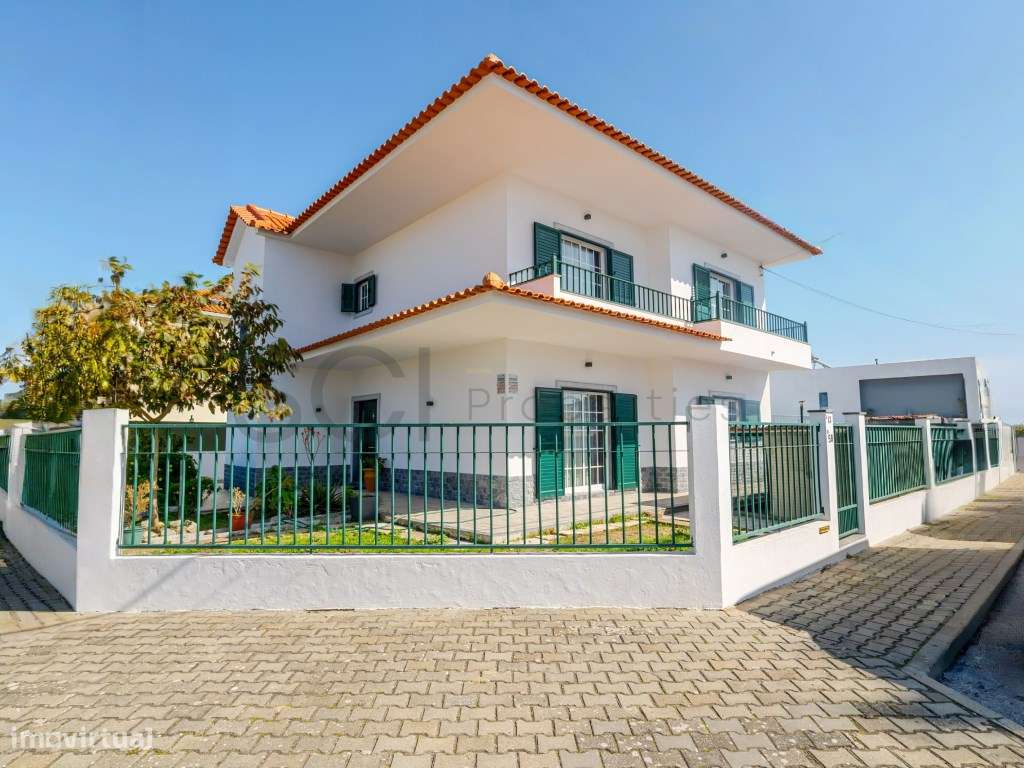 Moradia T5 Independente com Garagem em Fernão Ferro-3