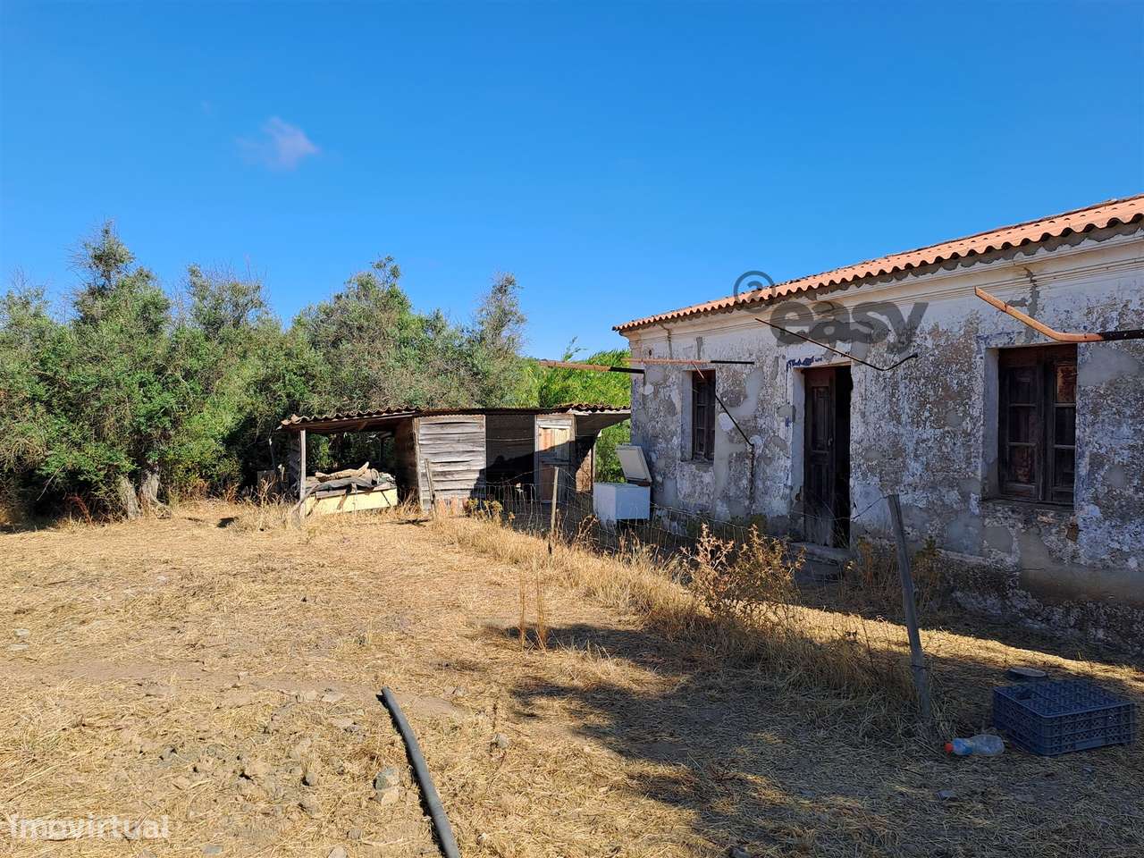 Moradias em ruínas para reconstrução inseridas em terreno misto com 6, - Grande imagem: 5/60