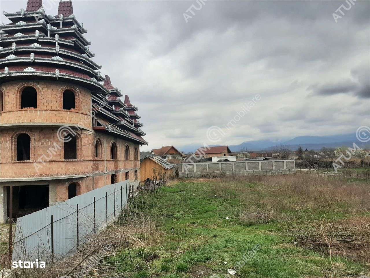 Teren intravilan 1300 mp de vanzare pe Valea Avrigului, drum asfaltat - Imagine principală: 3/6