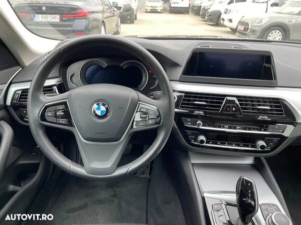 BMW Seria 5 530e Aut. - 9