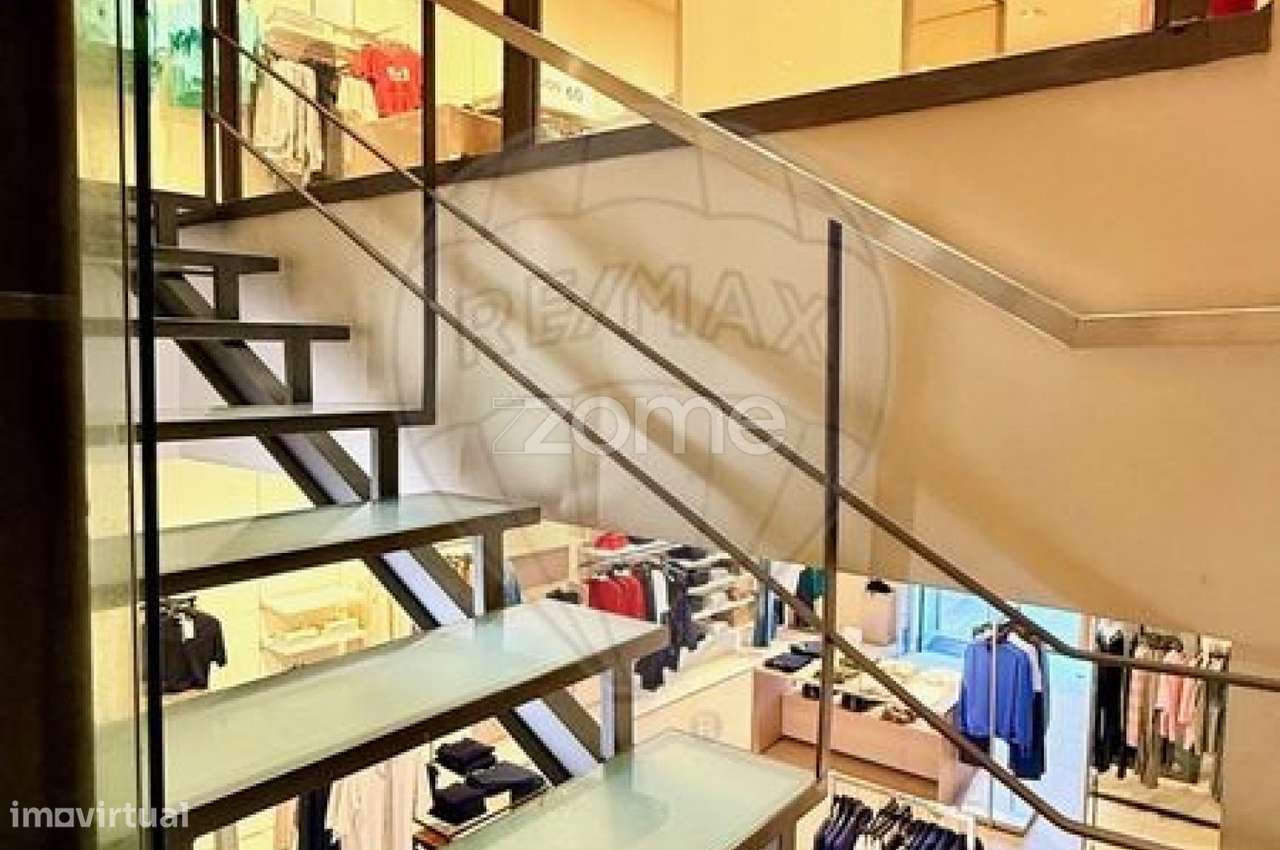 À Venda Prédio com-24