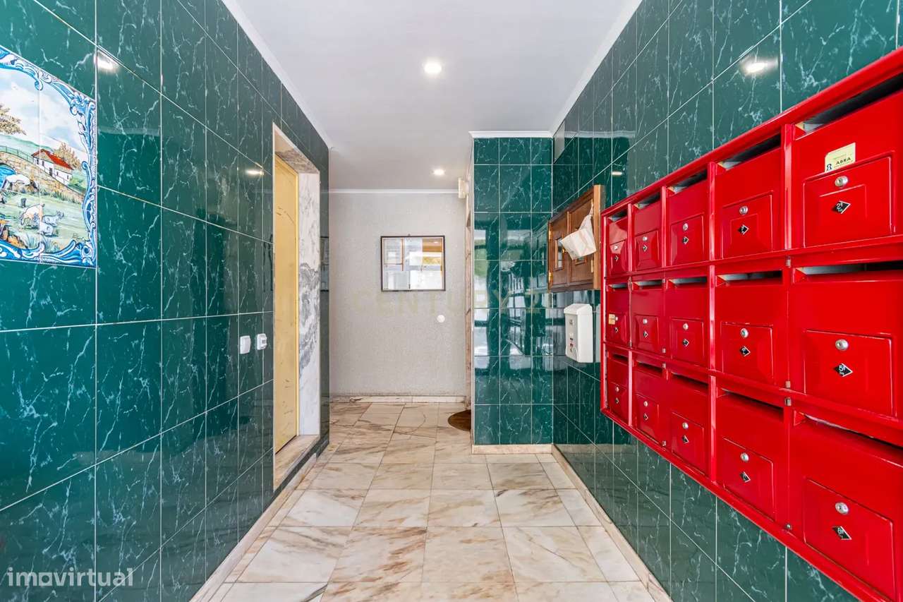Excelente apartamento T2, com 2 elevadores em Loures.-21