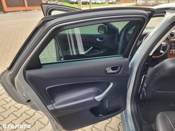 Ford Mondeo 2.5 Ghia - 17