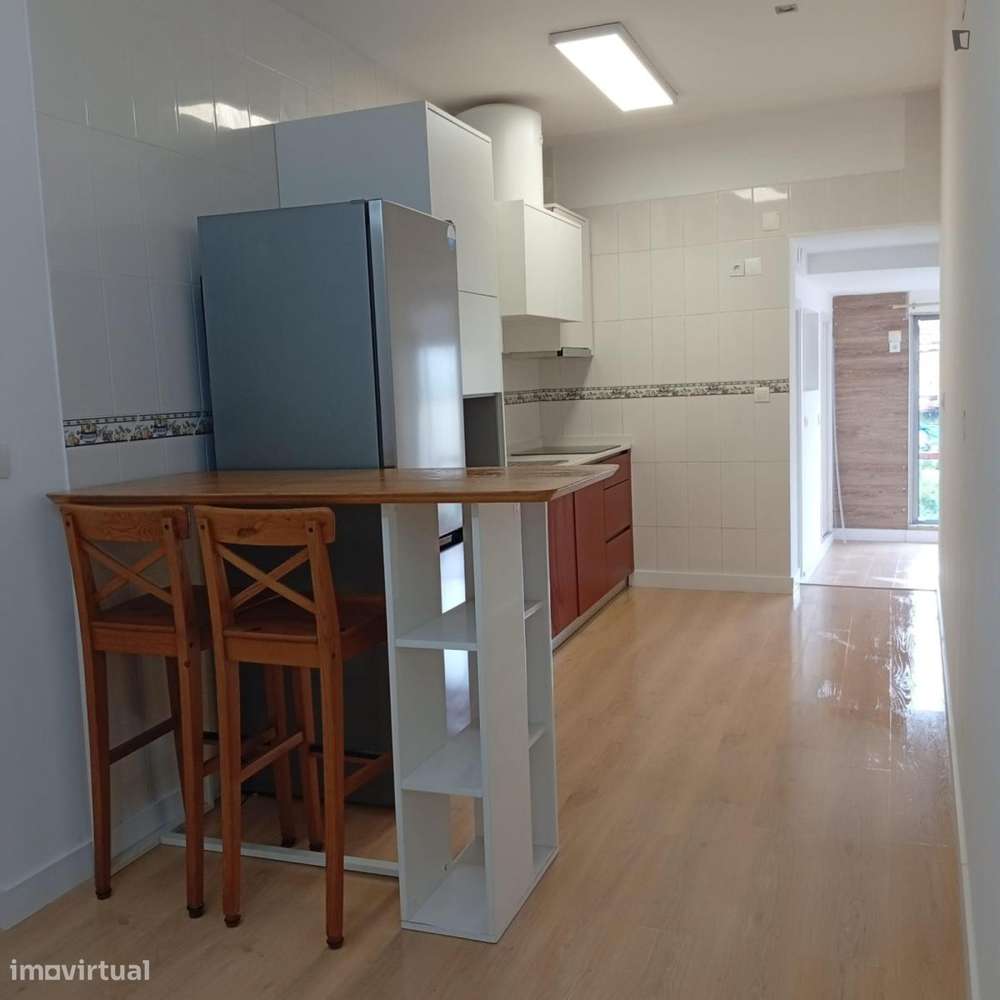 Quarto - localizado em Paranhos Porto - Grande imagem: 2/16