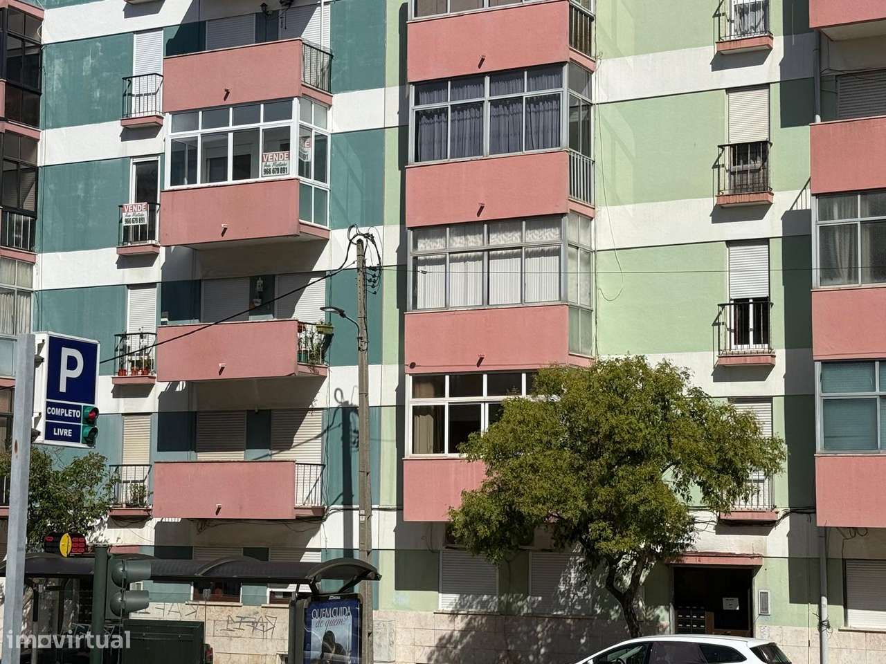 Apartamento T4 transformado em T3 Remodelado no Laranjeiro, Almada-24