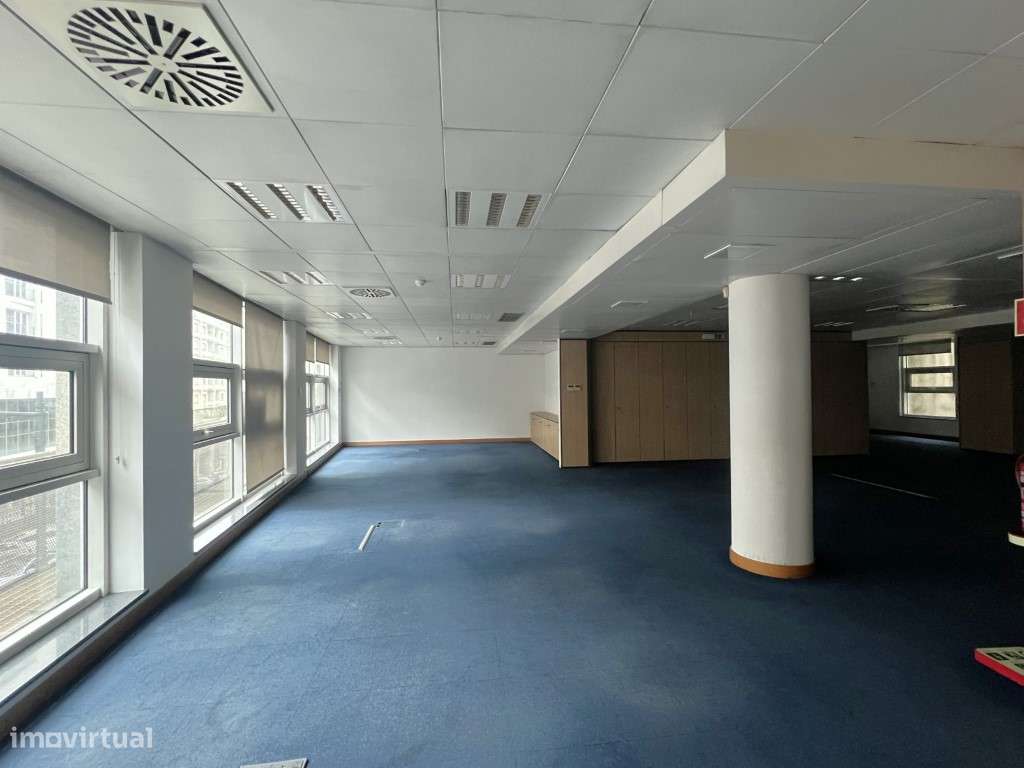 Escritório para arrendamento na Av. Infante Santo com 315 m2 - Grande imagem: 4/14