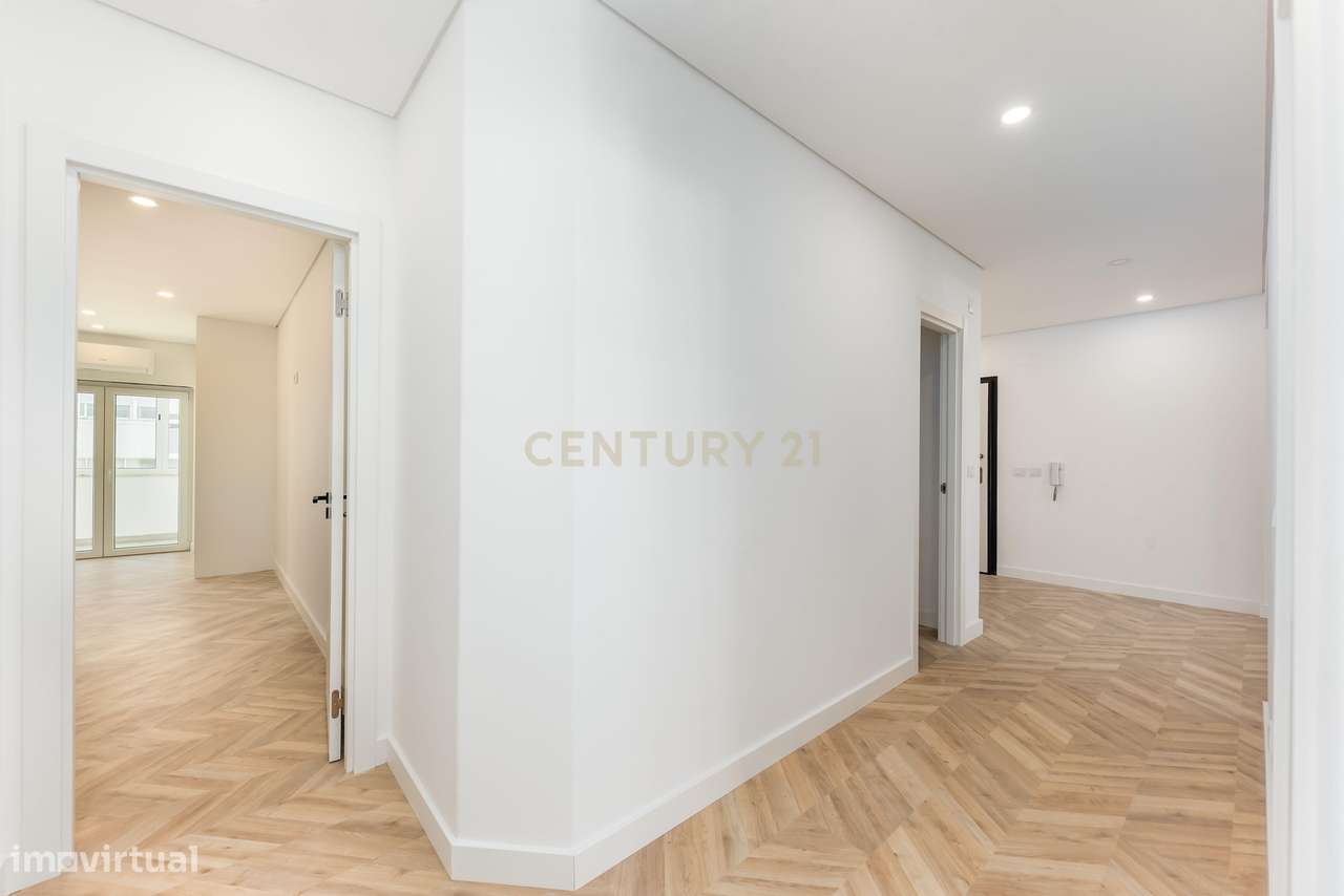 Apartamento T3 Totalmente Remodelado – Cova da Piedade, Almada-9