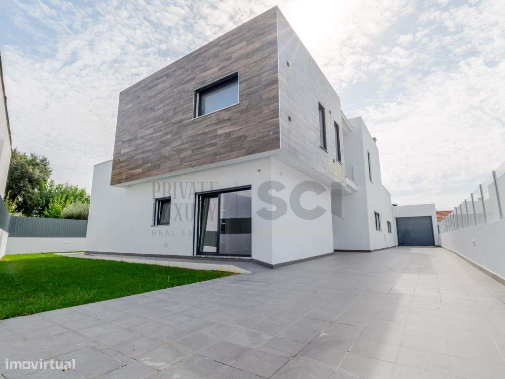Moradia T5 isolada com Garagem Piscina e Jardim, em Azeitão - Grande imagem: 4/60