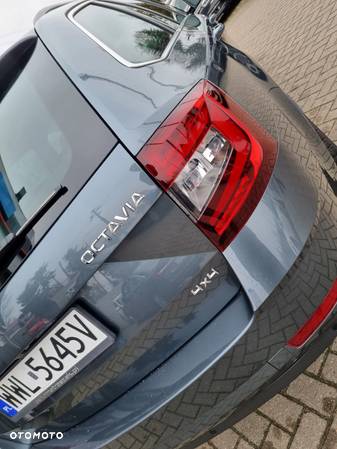 Skoda Octavia Combi 2.0 TDI 4x4 DSG RS - 25