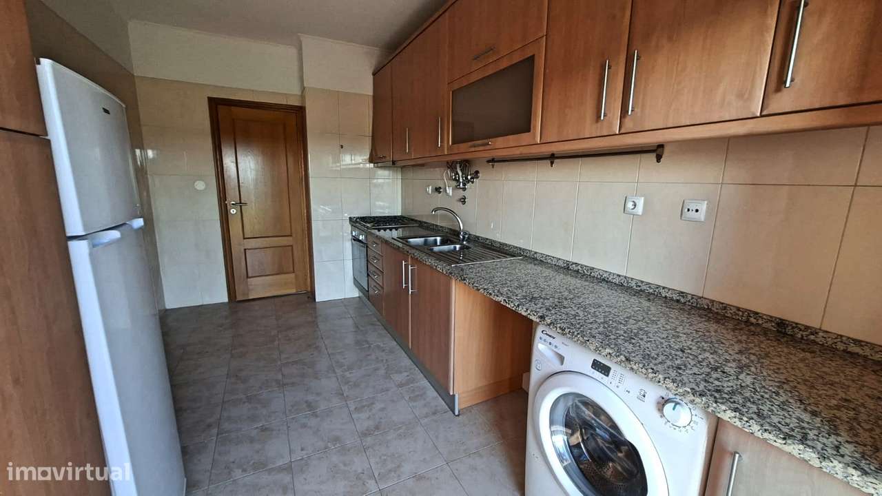 Apartamento T3 com 155m2, arrecadação e lugar  estacionamento Montijo.-13