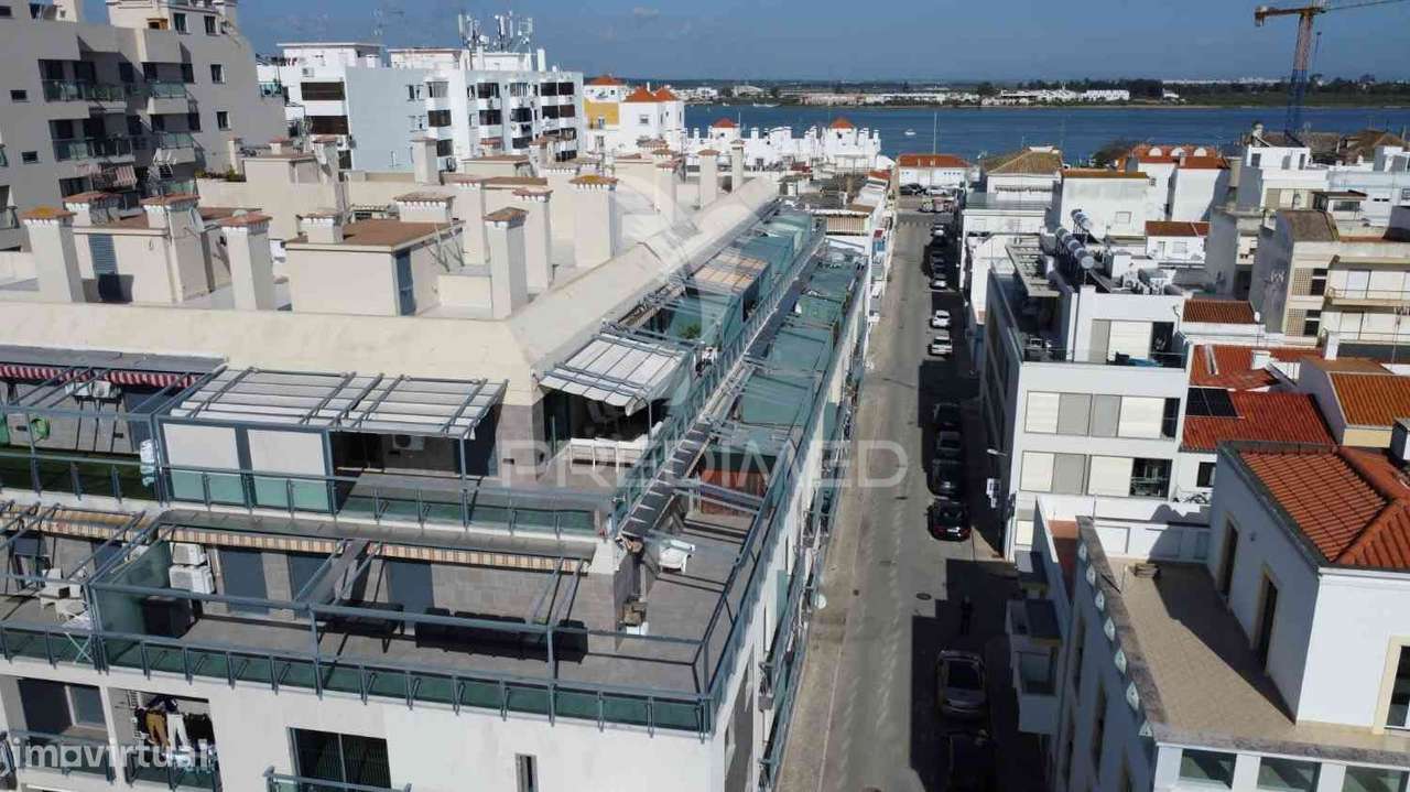 Magnífico T1, central, com um terraço, vista rio e garagem - Grande imagem: 5/33