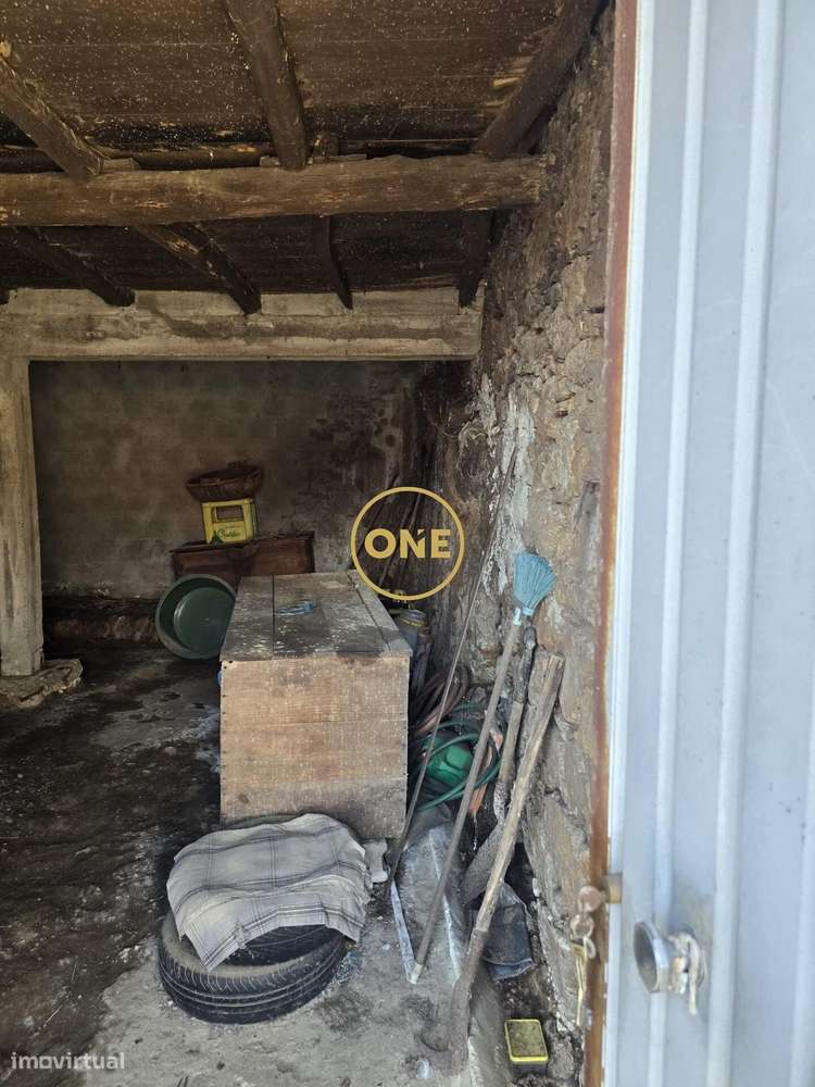 Moradia T3 isolada em ruínas para recuperar – Vista deslumbrante da-9