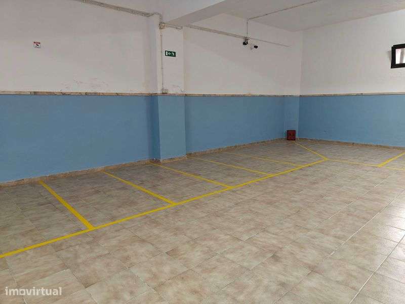 Lugar de Estacionamento para Motas em Garagem junto ao Lidl do Feijó - Grande imagem: 5/12